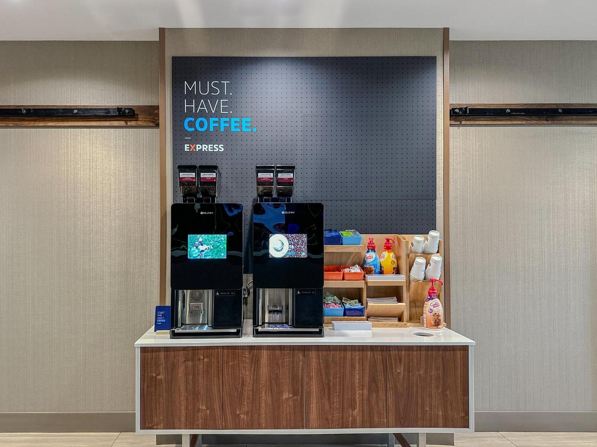 Holiday Inn Express Hotel & Suites East End By Ihg Риверхед Экстерьер фото